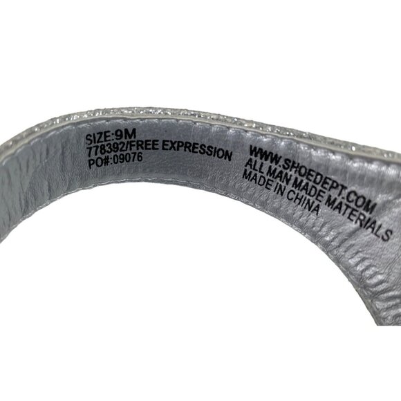 Hot Cakes Thong Buckle Silver Sparkly Sandals Womens Size 9M - Picture 7 of 12